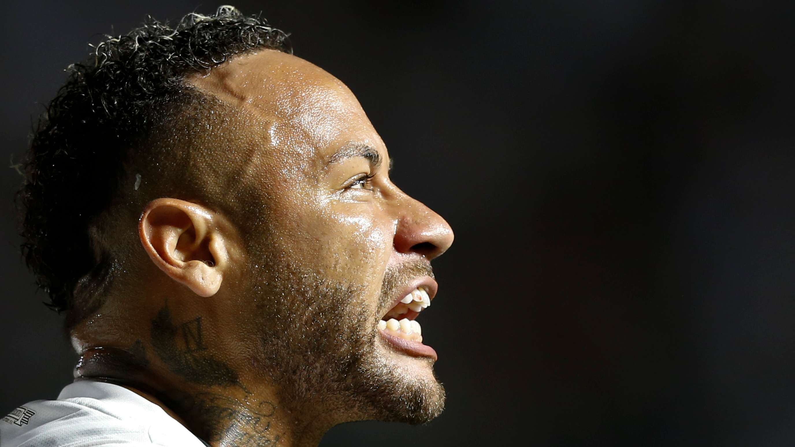 自幼便对足 自幼便对足